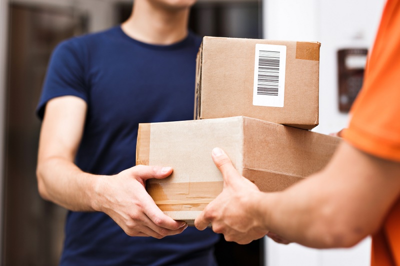 Differences Between a Parcel and a Courier