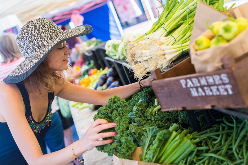 How To Safely Shop At A Farmers Market During COVID-19