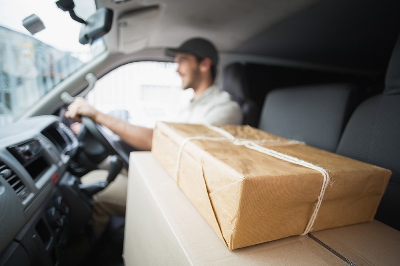 How to Choose an Effective Shipping Strategy: Courier Services Vs. Postal Services